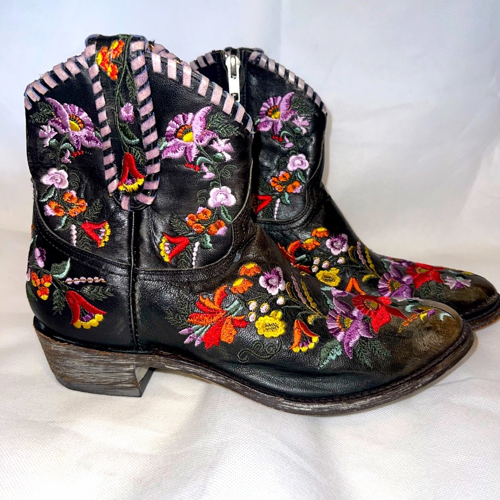 Old Gringo floral embroidery Vesuvio Goat Leather Cowboy Boots 9.5 NEVER WORN